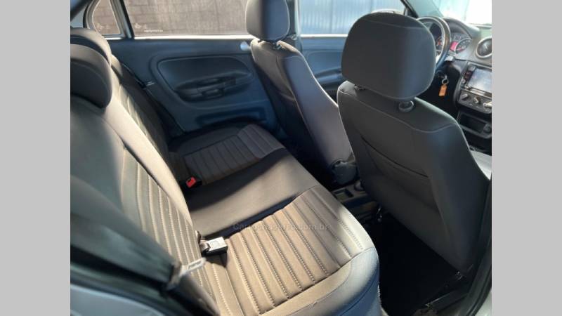 VOLKSWAGEN - VOYAGE - 2013/2014 - Cinza - R$ 45.900,00