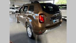 RENAULT - DUSTER - 2016/2017 - Marrom - R$ 68.900,00