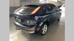 FORD - FOCUS - 2010/2011 - Preta - R$ 39.900,00