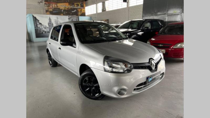 RENAULT - CLIO - 2013/2014 - Prata - R$ 29.900,00