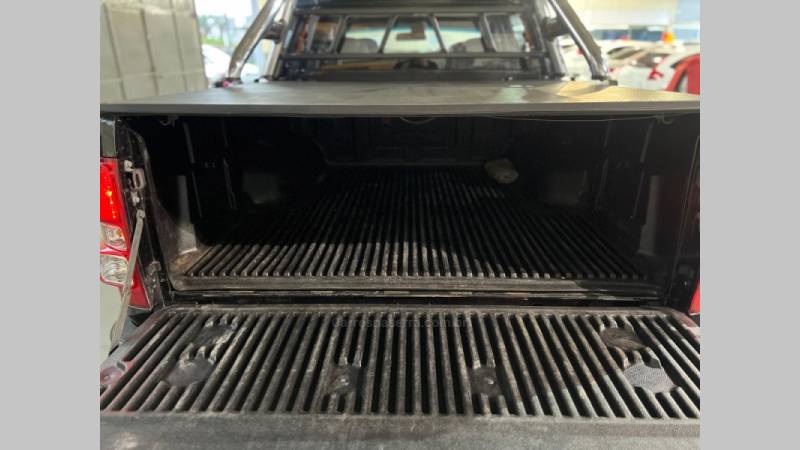 CHEVROLET - S10 - 2012/2013 - Preta - R$ 99.900,00