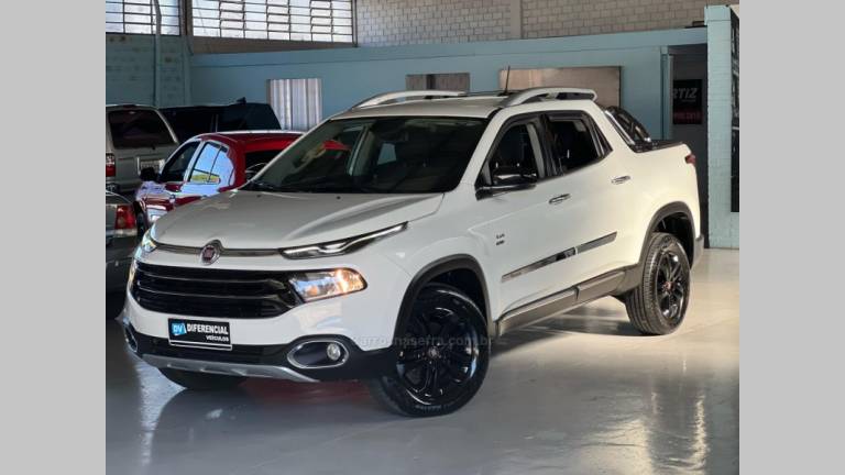 FIAT - TORO - 2017/2018 - Branca - R$ 112.900,00
