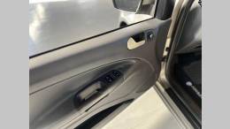VOLKSWAGEN - VOYAGE - 2013/2014 - Cinza - R$ 45.900,00