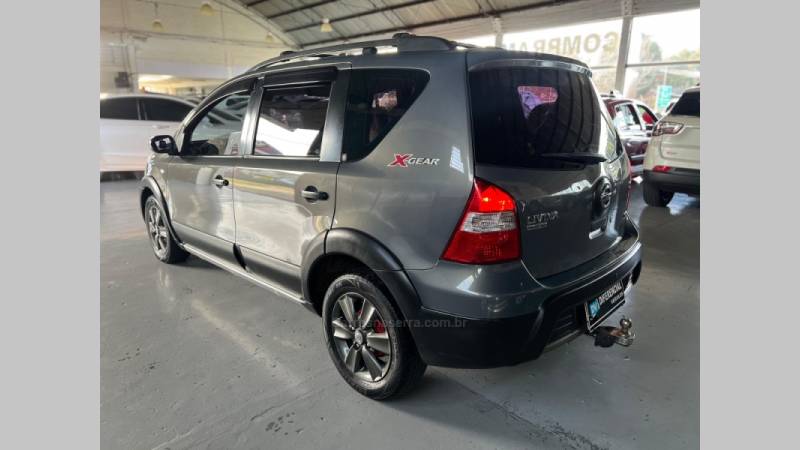 NISSAN - LIVINA - 2010/2011 - Cinza - R$ 32.900,00