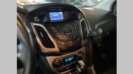 FORD - FOCUS - 2014/2015 - Branca - R$ 53.900,00