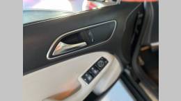 MERCEDES-BENZ - B 200 - 2012/2013 - Preta - R$ 68.900,00