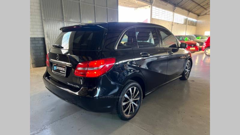 MERCEDES-BENZ - B 200 - 2012/2013 - Preta - R$ 68.900,00
