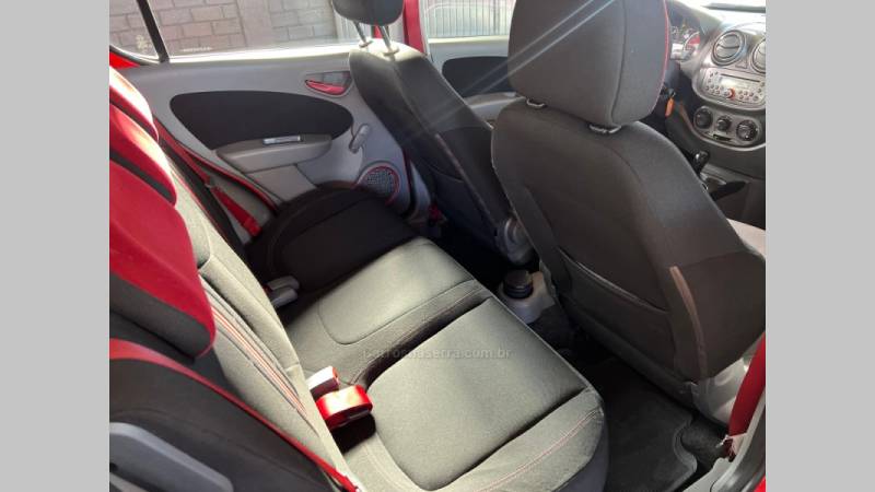FIAT - PALIO - 2013/2014 - Vermelha - R$ 41.900,00