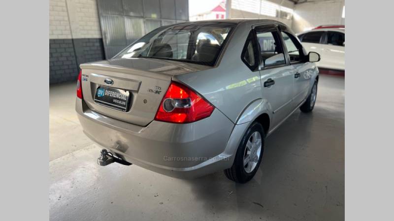 FORD - FIESTA - 2005/2005 - Bege - R$ 26.900,00