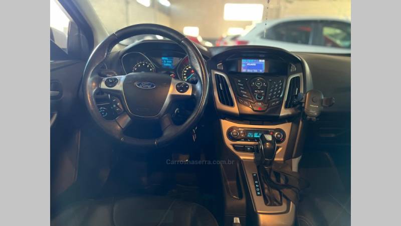 FORD - FOCUS - 2014/2015 - Branca - R$ 53.900,00