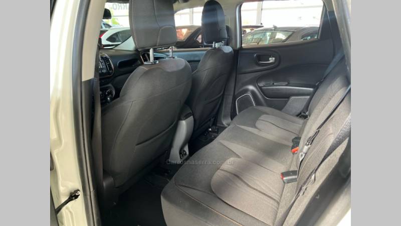 FIAT - TORO - 2017/2018 - Branca - R$ 112.900,00
