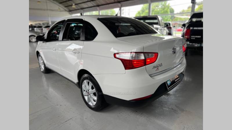 FIAT - GRAND SIENA - 2012/2013 - Branca - R$ 35.900,00