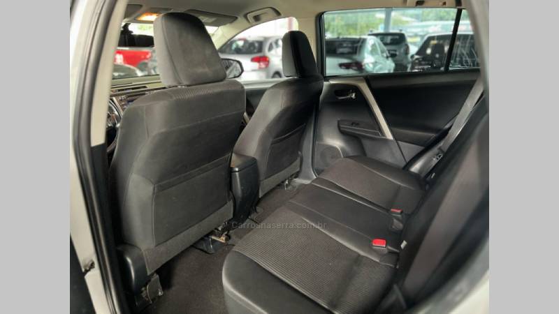 TOYOTA - RAV4 - 2014/2015 - Prata - R$ 91.900,00