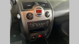 RENAULT - MÉGANE - 2010/2011 - Prata - R$ 35.900,00