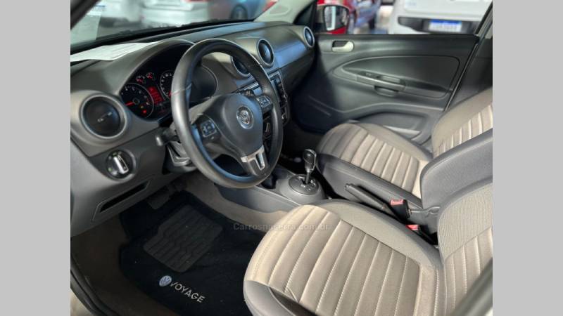 VOLKSWAGEN - VOYAGE - 2013/2014 - Cinza - R$ 45.900,00