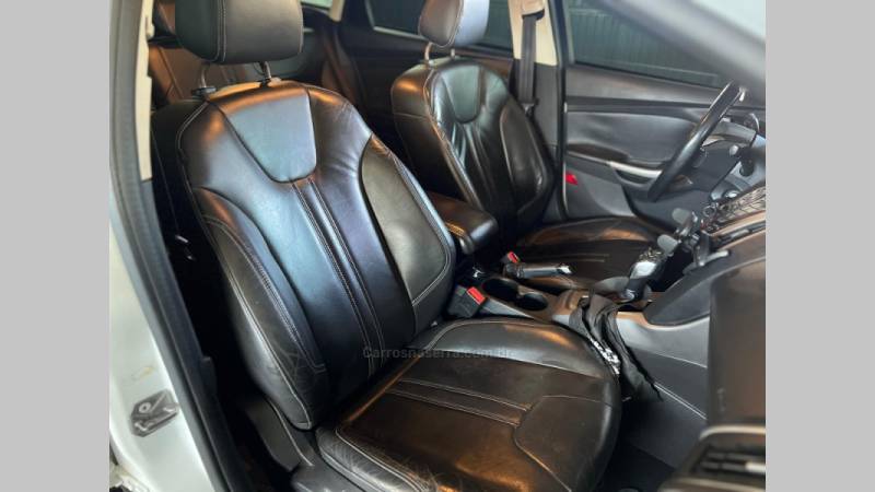 FORD - FOCUS - 2014/2015 - Branca - R$ 53.900,00