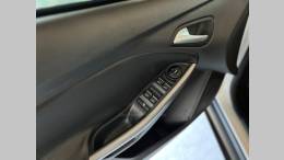 FORD - FOCUS - 2014/2015 - Branca - R$ 53.900,00