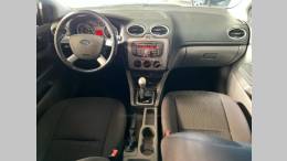 FORD - FOCUS - 2010/2011 - Preta - R$ 39.900,00