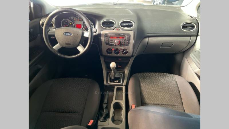 FORD - FOCUS - 2010/2011 - Preta - R$ 39.900,00