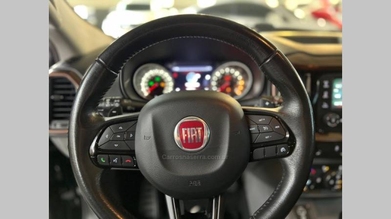 FIAT - TORO - 2017/2018 - Preta - R$ 104.900,00