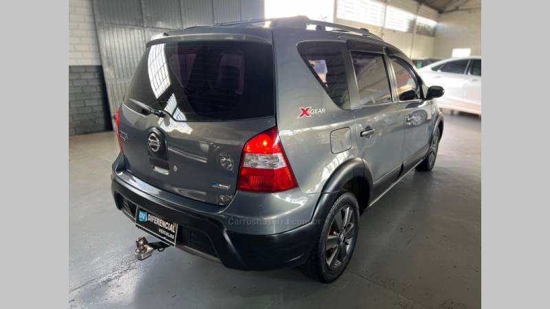 NISSAN - LIVINA - 2010/2011 - Cinza - R$ 32.900,00