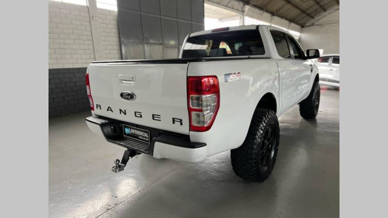 FORD - RANGER - 2014/2015 - Branca - R$ 119.900,00