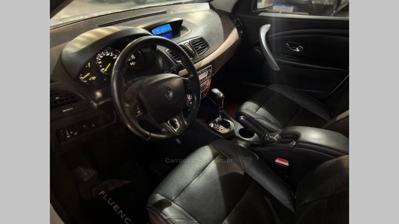 RENAULT - FLUENCE - 2013/2014 - Branca - R$ 44.900,00