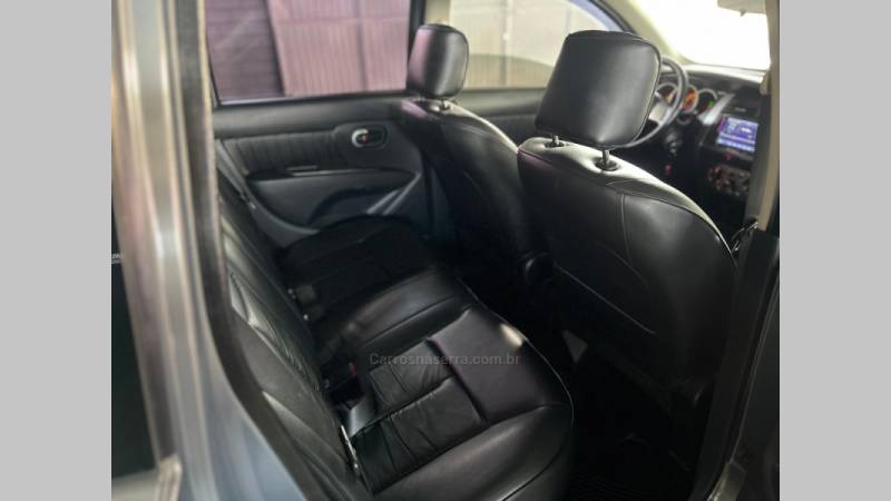 NISSAN - LIVINA - 2010/2011 - Cinza - R$ 32.900,00