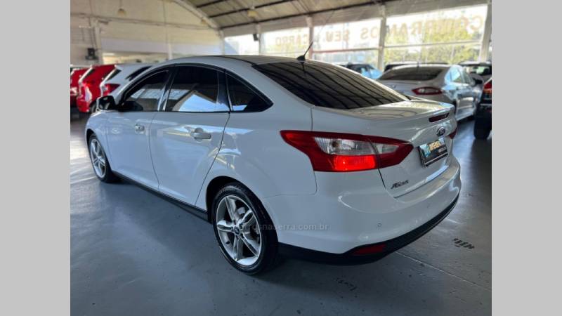 FORD - FOCUS - 2014/2015 - Branca - R$ 53.900,00