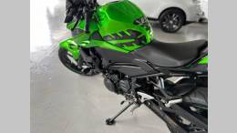 KAWASAKI - Z400 - 2022/2023 - Verde - R$ 32.900,00