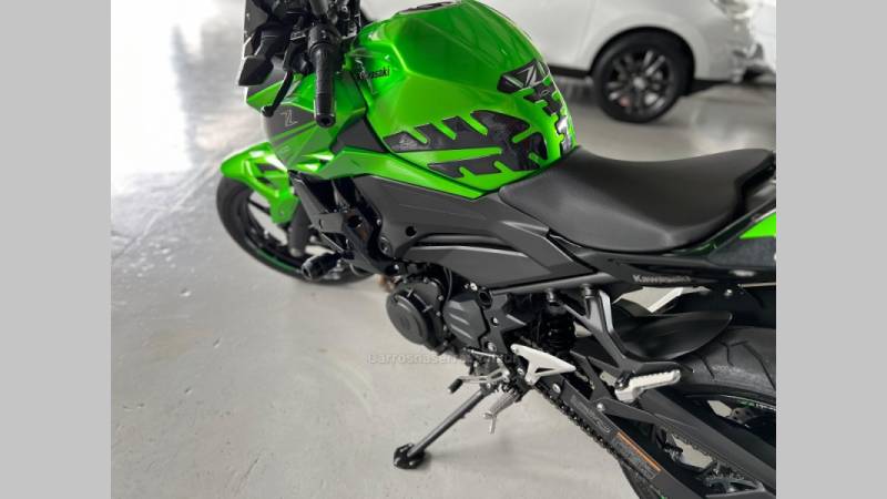 KAWASAKI - Z400 - 2022/2023 - Verde - R$ 32.900,00