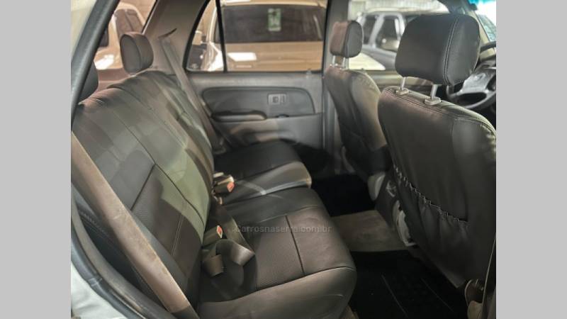 TOYOTA - HILUX SW4 - 2002/2002 - Prata - R$ 74.900,00