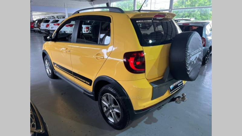 VOLKSWAGEN - CROSSFOX - 2011/2012 - Amarela - R$ 43.900,00