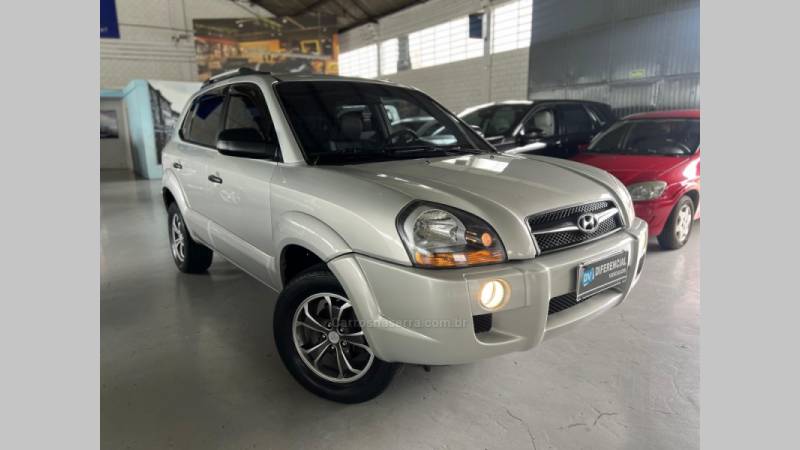 HYUNDAI - TUCSON - 2010/2011 - Prata - R$ 43.900,00