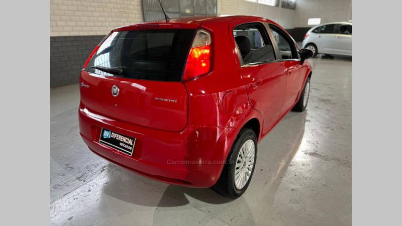 FIAT - PUNTO - 2010/2011 - Vermelha - R$ 35.900,00