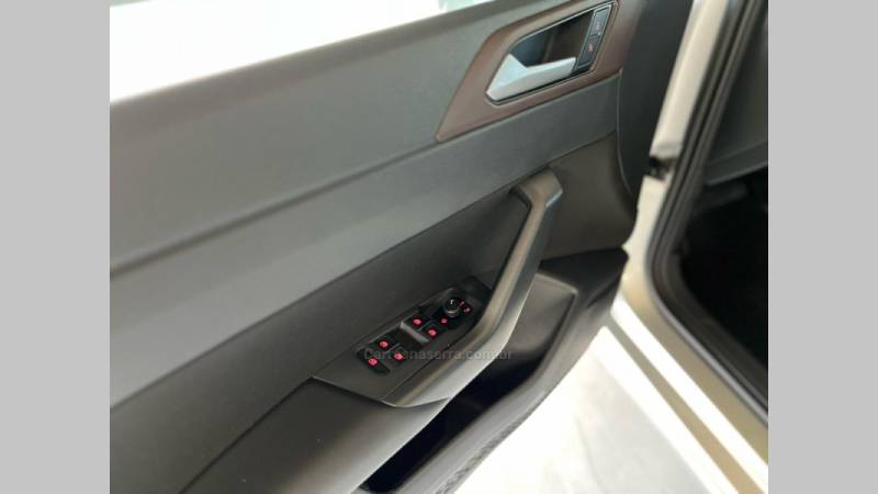 VOLKSWAGEN - VIRTUS - 2023/2023 - Prata - R$ 116.900,00
