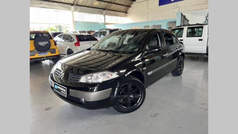 RENAULT - MÉGANE - 2008/2009 - Preta - R$ 27.900,00