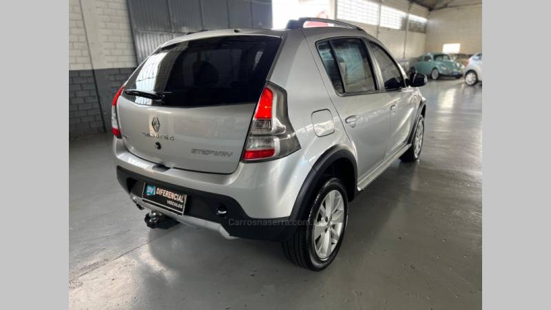 RENAULT - SANDERO - 2013/2013 - Prata - R$ 41.900,00