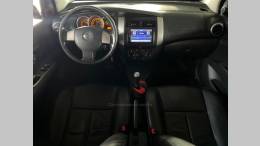 NISSAN - LIVINA - 2010/2011 - Cinza - R$ 32.900,00