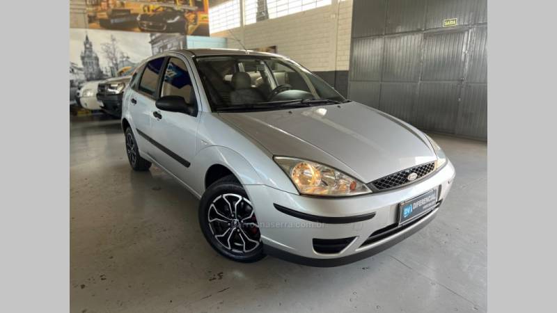 FORD - FOCUS - 2007/2008 - Prata - R$ 25.900,00