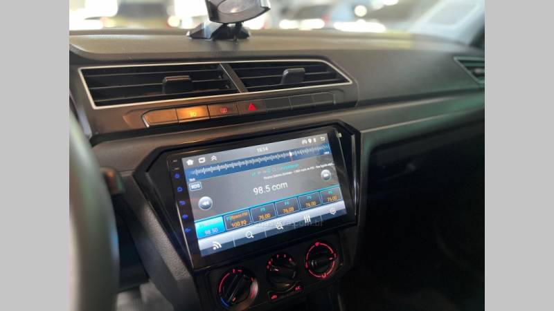 VOLKSWAGEN - VOYAGE - 2021/2022 - Prata - R$ 66.900,00