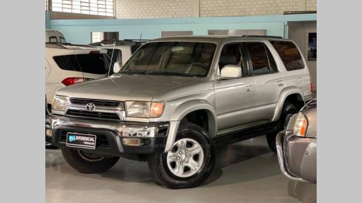 TOYOTA - HILUX SW4 - 2002/2002 - Prata - R$ 77.900,00