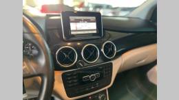 MERCEDES-BENZ - B 200 - 2012/2013 - Preta - R$ 68.900,00