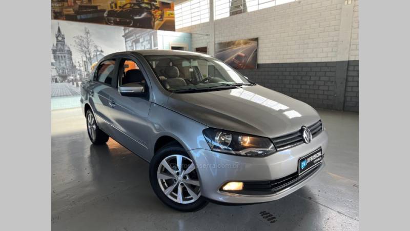 VOLKSWAGEN - VOYAGE - 2013/2014 - Cinza - R$ 45.900,00
