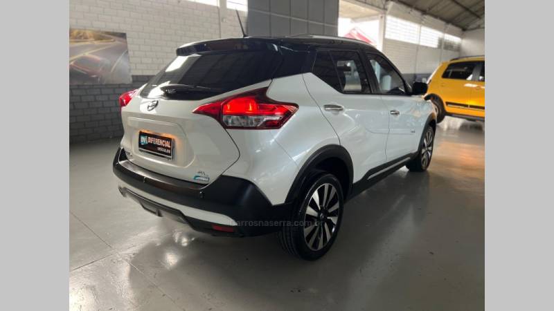 NISSAN - KICKS - 2017/2018 - Branca - R$ 85.900,00