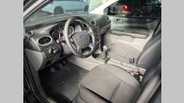 FORD - FOCUS - 2010/2011 - Preta - R$ 39.900,00