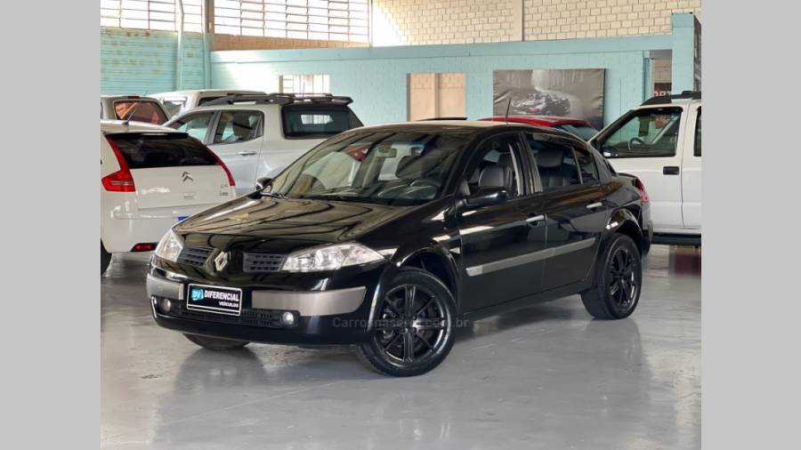 RENAULT - MÉGANE - 2008/2009 - Preta - R$ 27.900,00