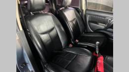 NISSAN - LIVINA - 2010/2011 - Cinza - R$ 32.900,00