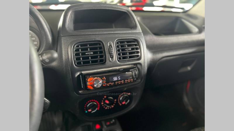 RENAULT - CLIO - 2013/2014 - Vermelha - R$ 27.900,00