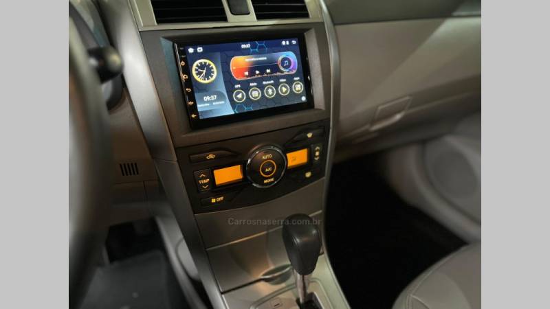 TOYOTA - COROLLA - 2010/2011 - Prata - R$ 59.900,00